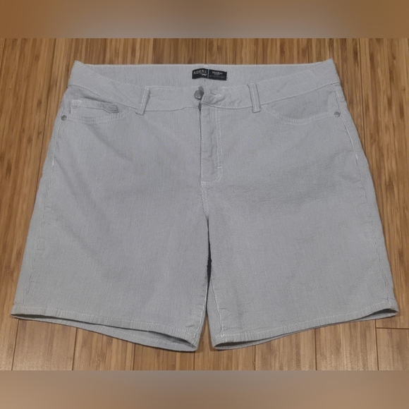 Lee Pants - Lee Riders Striped Shorts